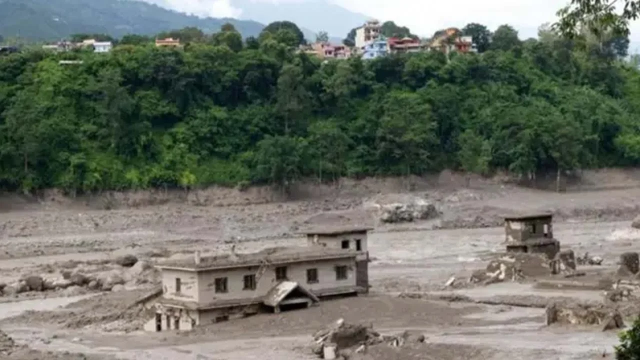 নেপালে ভয়াবহ বন্যা: নিখোঁজ প্রায় ২ হাজার, উদ্ধার অভিযানে ১৫ হাজার নিরাপত্তাকর্মী